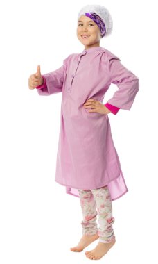 Geleneksel Müslüman giysili küçük kızı