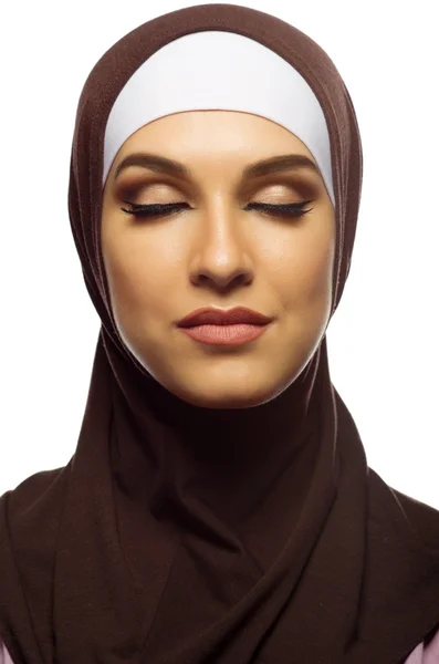 Mujer musulmana joven aislada — Foto de Stock
