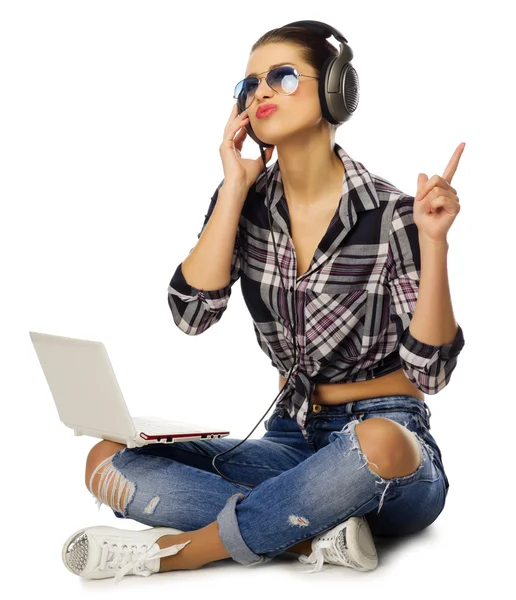 Young girl in jeans listen music — Stock Photo, Image