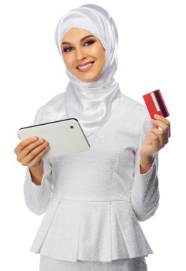 Tablet Pc ve kredi kartı ile Müslüman kadın