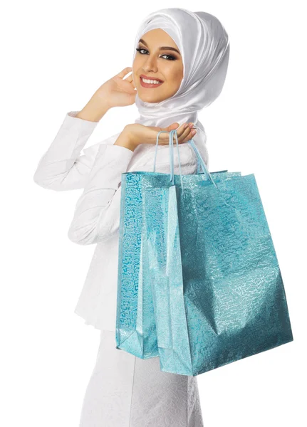 Donna musulmana con borse — Foto Stock