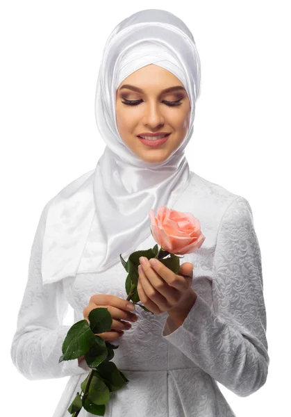 Мусульманка с розовым цветом — стоковое фото