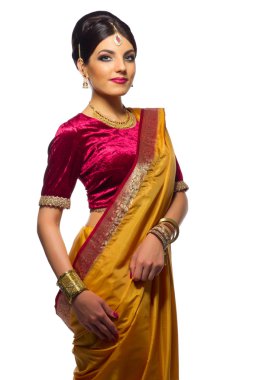 Hintli genç kadın izole