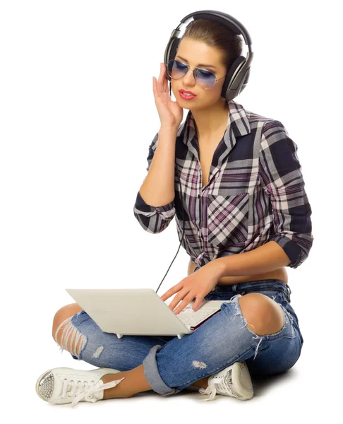 Young woman listen music — Stock Photo, Image