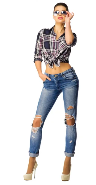 Jonge vrouw in blauwe jeans — Stockfoto