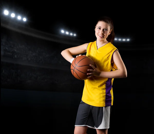 Jovem jogador de basquete menina — Fotografia de Stock