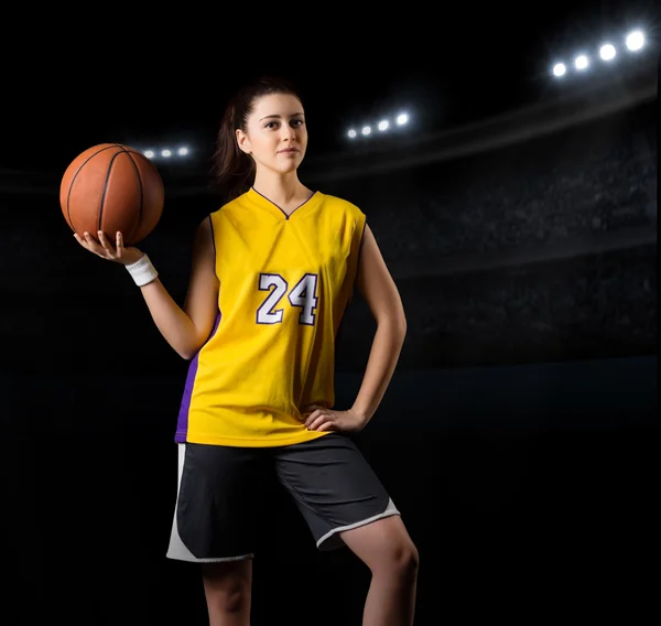 Jovem jogador de basquete menina — Fotografia de Stock