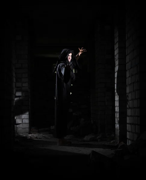 Zombie girl in old house — Stock Photo, Image