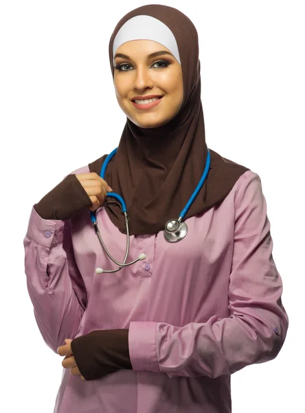 Giovane medico donna musulmana — Foto Stock
