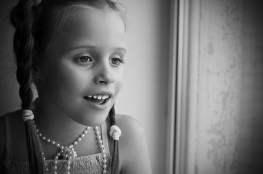 tek renkli küçük kız portresi