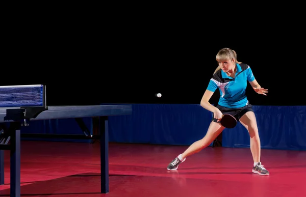 Flicka bordtennisspelare (isolerade ver) — Stockfoto