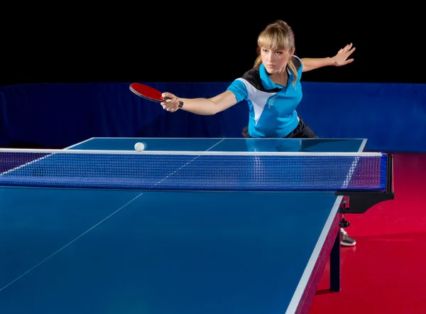 Flicka bordtennisspelare isolerade — Stockfoto