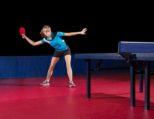 Menina jogador de tênis de mesa isolado — Fotografia de Stock