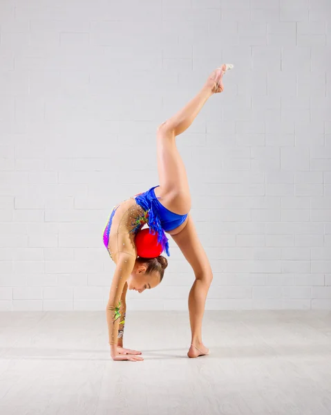 Girl is engaged in art gymnastics — Stock Photo, Image