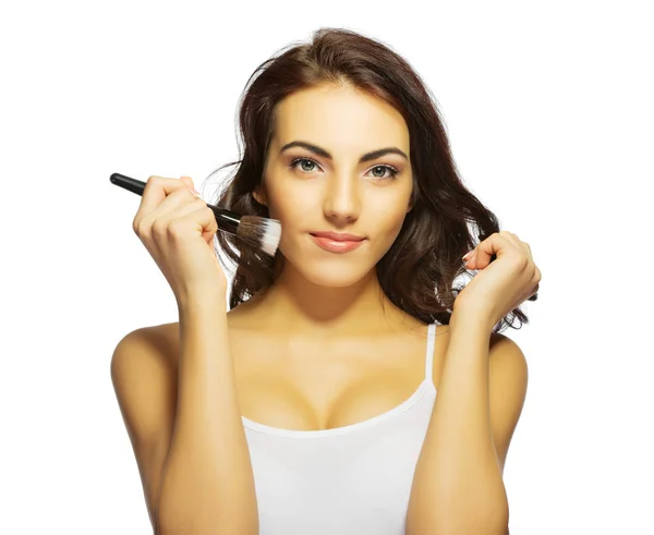 Chica joven con cepillo de maquillaje — Foto de Stock