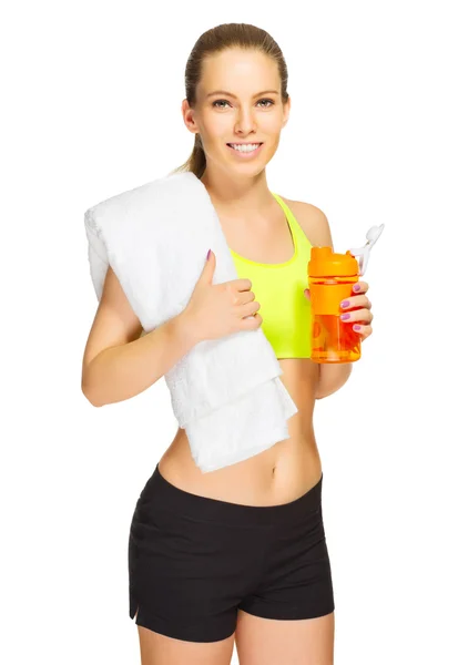 Giovane ragazza sportiva con asciugamano e bottiglia d'acqua — Foto Stock