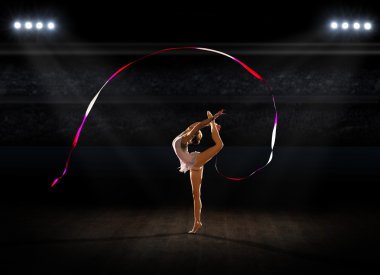 Nişanlı kız sanat jimnastik