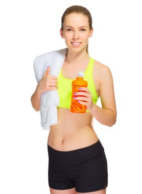 Havlu ve su şişesi ile sportif kız