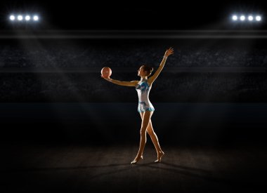 Nişanlı kız sanat jimnastik