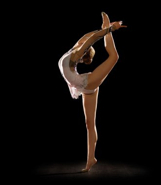 Nişanlı kız sanat jimnastik