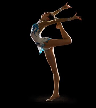 Nişanlı genç kız sanat jimnastik