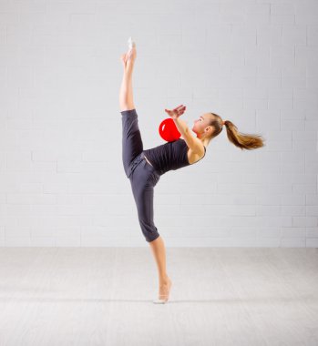 Nişanlı genç kız sanat jimnastik