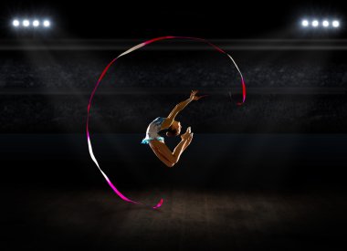 Genç kız sanat spor salonu, jimnastik yapan
