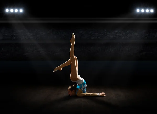 Young girl engaged art gymnastic — Stock Photo, Image