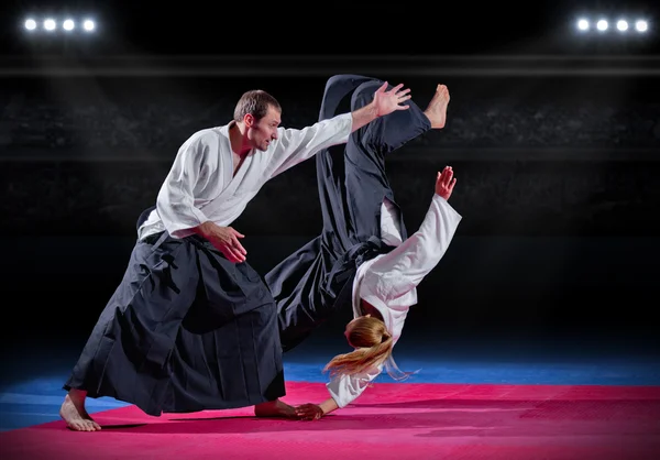 Dos combatientes aikido — Foto de Stock