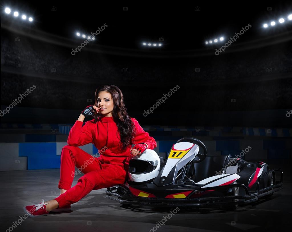 Картинг девушки. Ира сидоркова гонщица. Картинг новокузнецк запсиб. Гонщицы формулы 1 девушки. Картинг девушки.