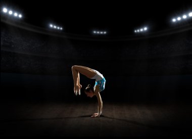 Kız Sanat spor salonu, jimnastik yapan