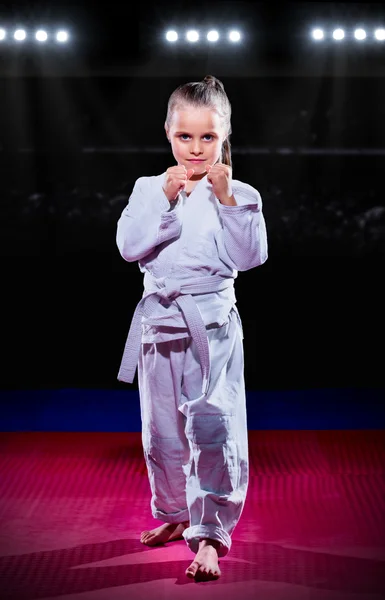 Liten flicka aikido fighter — Stockfoto