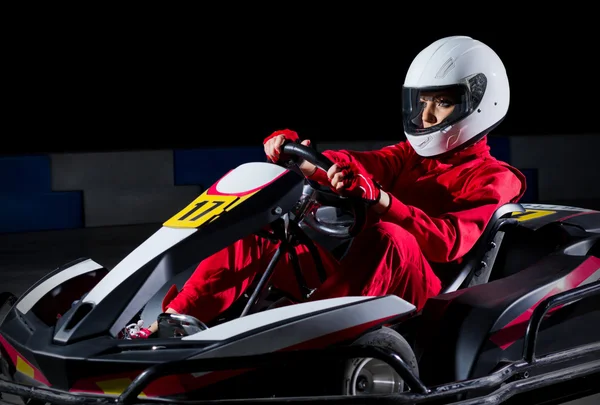 Genç kız karting yarışçısı