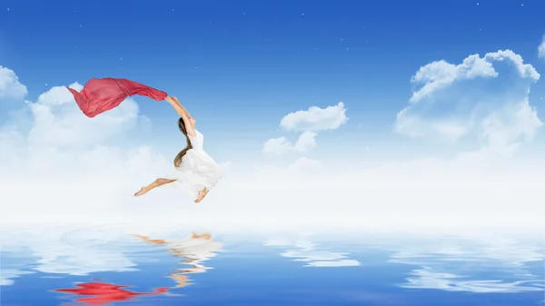 水面に踊る少女 — ストック写真