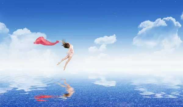 Tančící dívka na vodní hladině — Stock fotografie