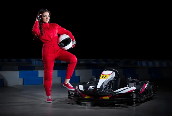 Jong meisje karting racer — Stockfoto