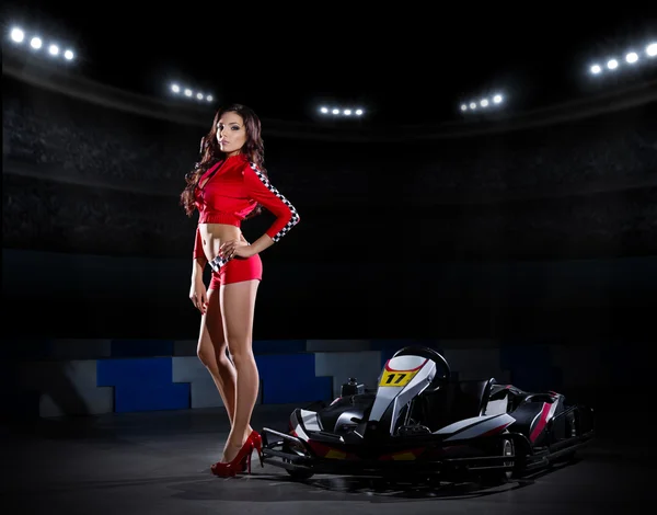 Joven mujer karting corredor — Foto de Stock