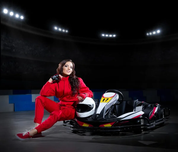 Ung flicka karting racer — Stockfoto