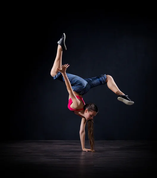 Chica bailarina moderna (ver normal ) — Foto de Stock