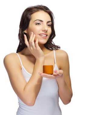 Kremalı genç kız.