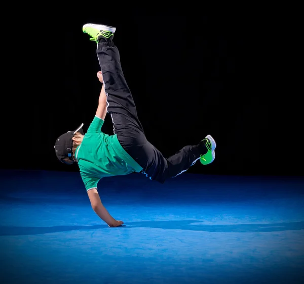 Piccolo ragazzo breakdancer — Foto Stock