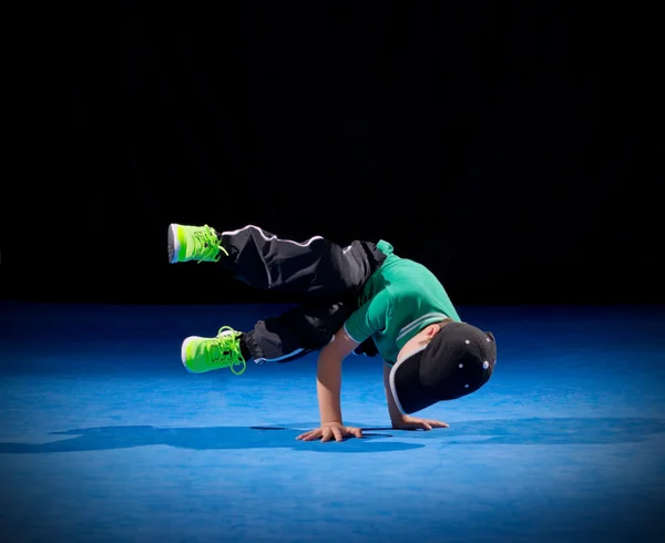 Breakdance für kleine Jungen — Stockfoto