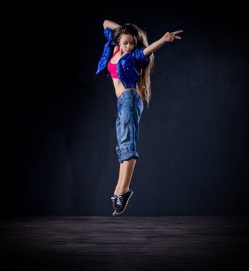 Genç kız modern dansçı (normal ver)
