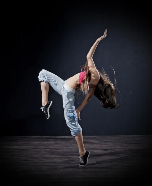 年轻女孩现代舞蹈家 (黑暗 ver) — 图库照片