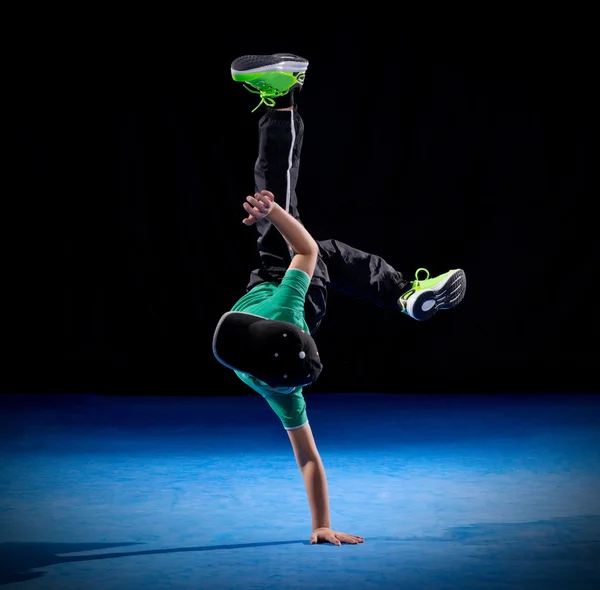 Kleiner Junge Breakdancer — Stockfoto