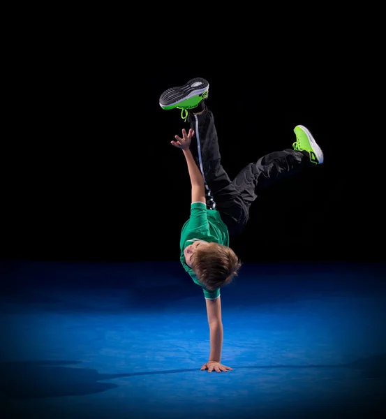 Kleiner Junge Breakdancer — Stockfoto