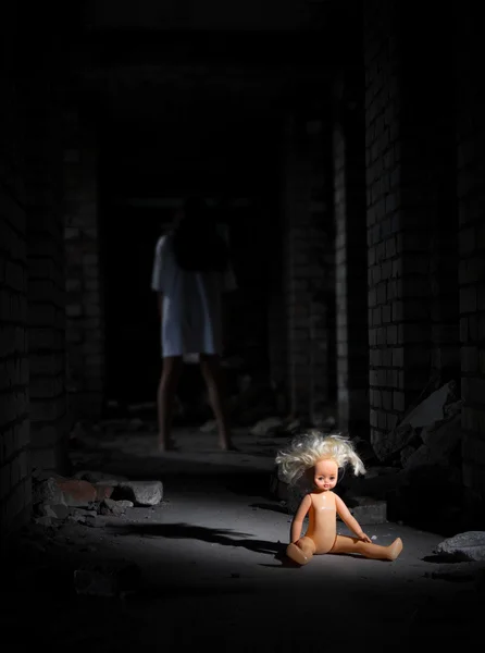 Zombie girl in old house — Stock Photo, Image