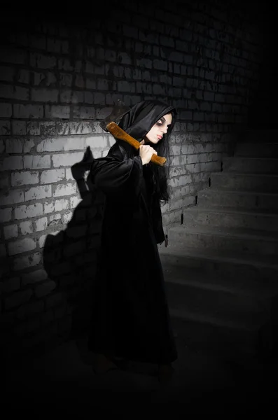Zombie holka ve starém domě — Stock fotografie