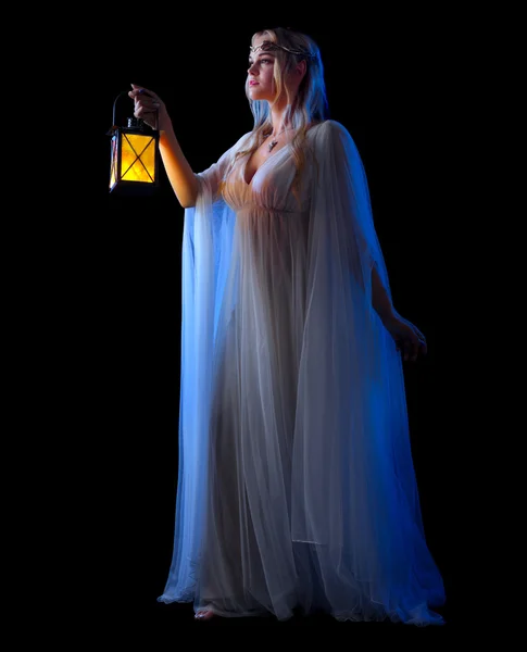 Genç elf kızı izole