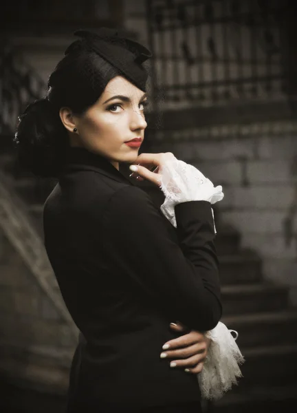 Young woman in retro styled costume (ancient ver) — Stock Photo, Image